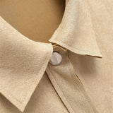 Casaco com Detalhes Vazados – Sofisticação Atemporal e Design Autoral