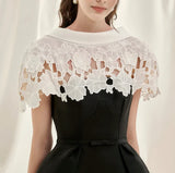 Vestido Couture em Renda – Modelo Sem Costas com Recortes em Patchwork e Cintura Alta Esculpida