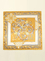 Lenço de Cetim com Estampa Dolce - Toque de Elegância e Charme