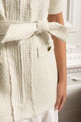 Vestido Vintage em Tweed – Elegância, Gola Redonda, Modelagem Slim e Fechamento com Zíper