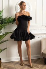 Vestido Ombro a Ombro – Mini Branco com Detalhe de Babados