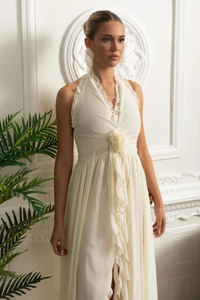 Vestido Longo – Elegante com Gola Halter, Decote com Babados, Cintura Franzida e Detalhe Floral