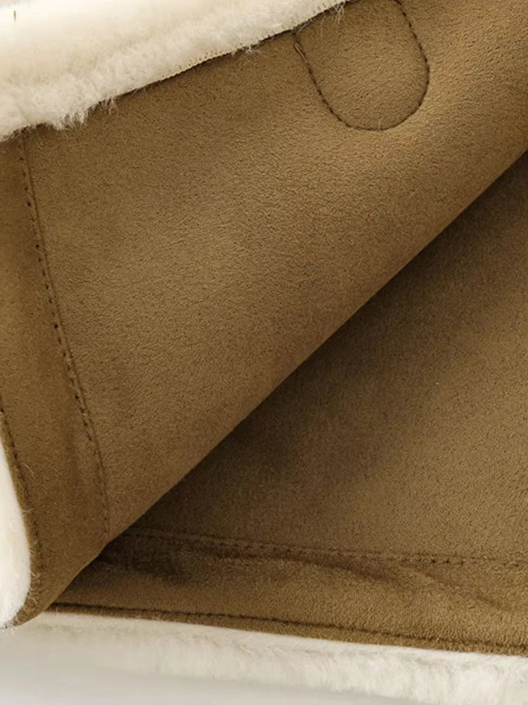 Casaco Feminino de Pelúcia Grossa com Fecho Frontal e Mangas Longas