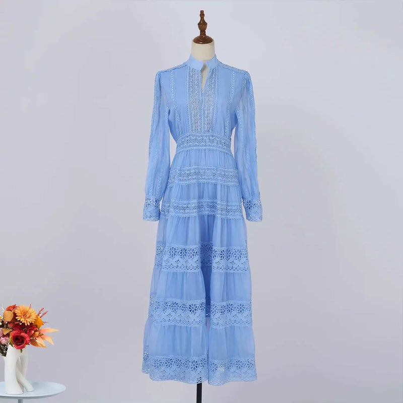 Vestido Longo com Bordado em Renda – Elegância Modesta