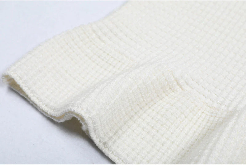 Vestido Bicolor – Decote V, Manga Longa, Slim Fit com Bolsos Bordados