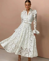 Vestido com Renda e Decote em V – Elegância Clássica com Cintura Império