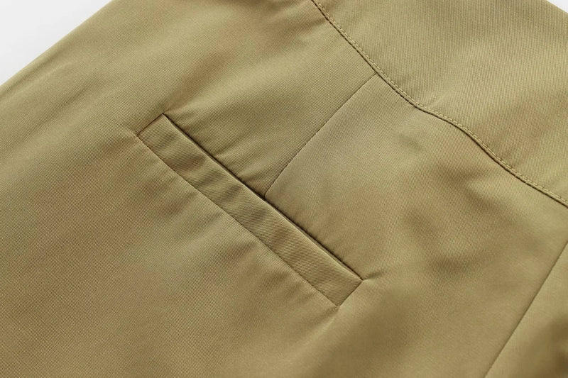 Conjunto Feminino Elegante com Casaco de Bolsos e Calça de Alfaiataria