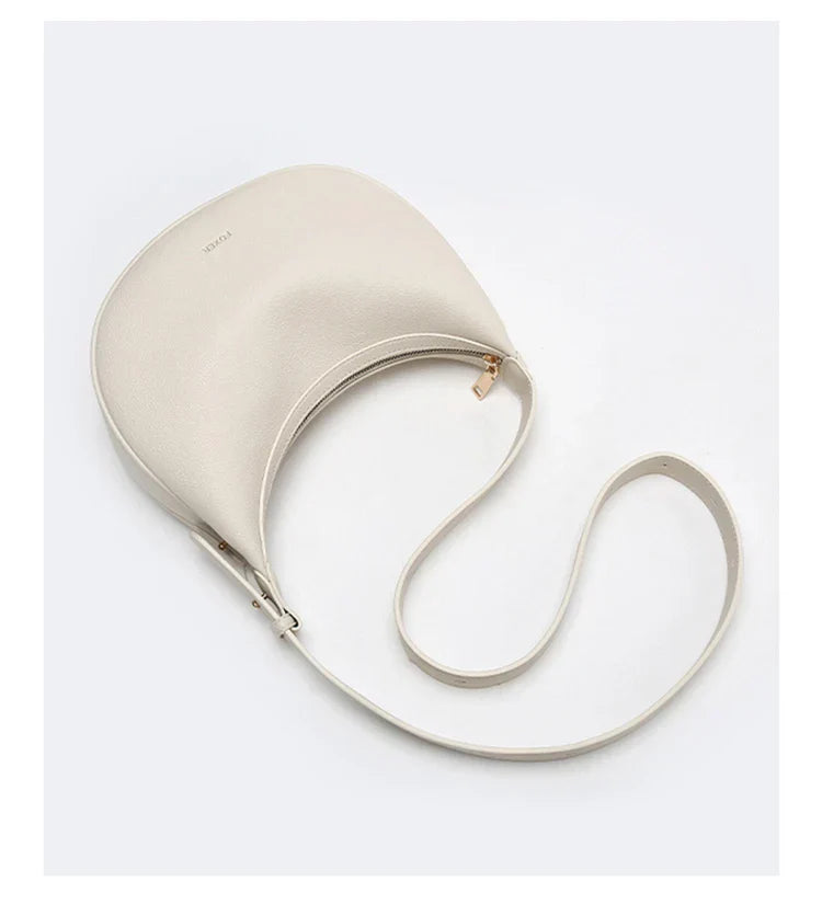 Bolsa  – Modelo Meia-Lua, Estilo Crossbody, Elegante