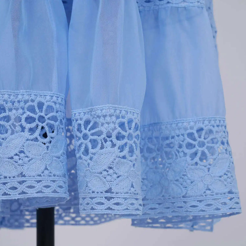 Vestido Longo com Bordado em Renda – Elegância Modesta