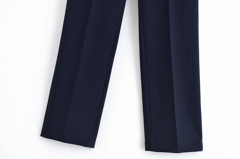 Conjunto Feminino Versátil – Blusa Básica com Recortes e Calça Reta Cintura Alta