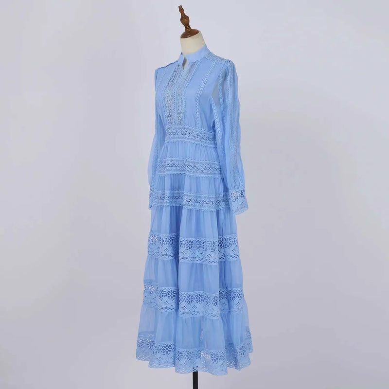 Vestido Longo com Bordado em Renda – Elegância Modesta