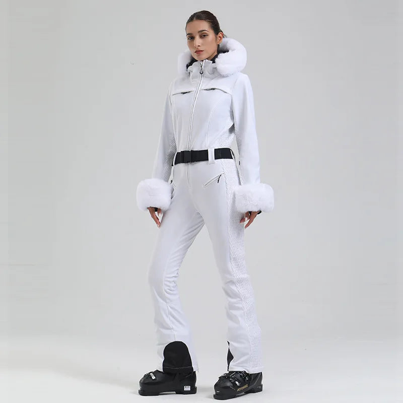 Macacão de Esqui Feminino GSOU SNOW – One Piece Slim, Impermeável, À Prova de Vento, Forrado e com Capuz de Pele