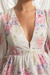 Vestido Curto Estampado – Decote V, Manga Bufante Lanterna e Saia em Camadas Estilo Cake, Cintura Império