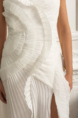 Vestido Sexy Assimétrico e Decote nas Costas – Sem Mangas, Com Babados, Cintura Alta e Modelagem Slim