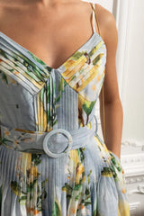 Vestido Longo Estampado – Alças Finas, Decote V, Cinto na Cintura e Saia A-Line