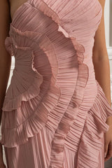 Vestido Sexy Assimétrico e Decote nas Costas – Sem Mangas, Com Babados, Cintura Alta e Modelagem Slim