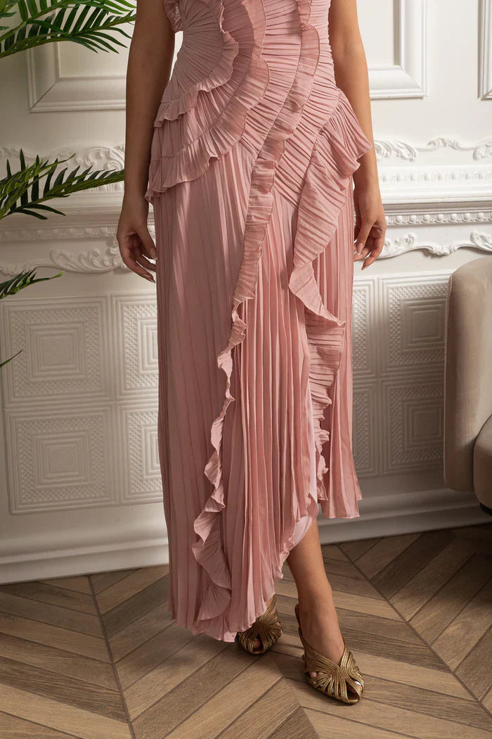 Vestido Sexy Assimétrico e Decote nas Costas – Sem Mangas, Com Babados, Cintura Alta e Modelagem Slim