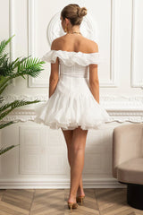 Vestido Ombro a Ombro – Mini Branco com Detalhe de Babados