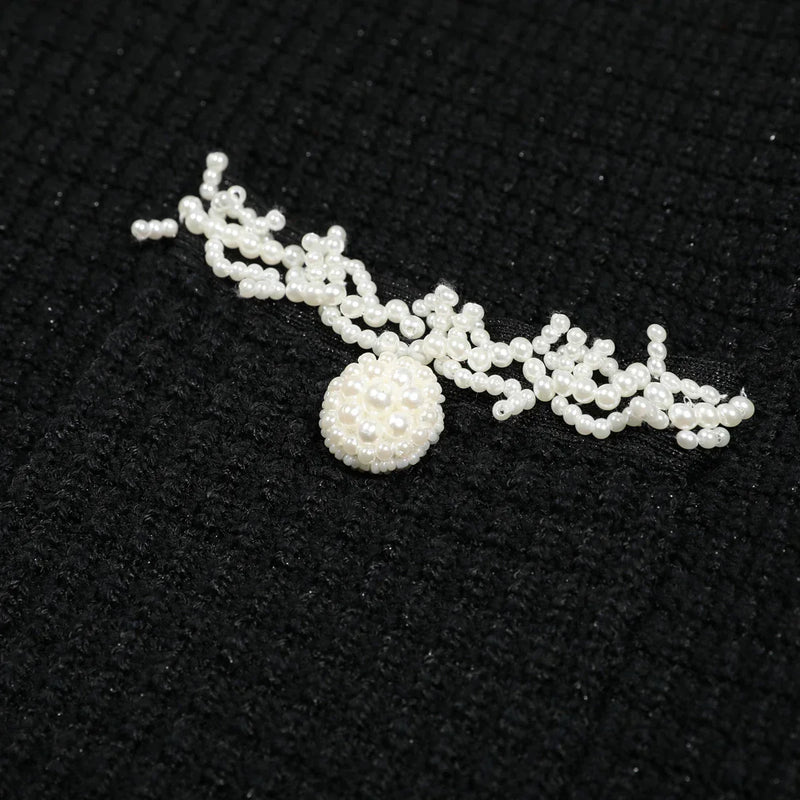 Vestido Bicolor – Decote V, Manga Longa, Slim Fit com Bolsos Bordados