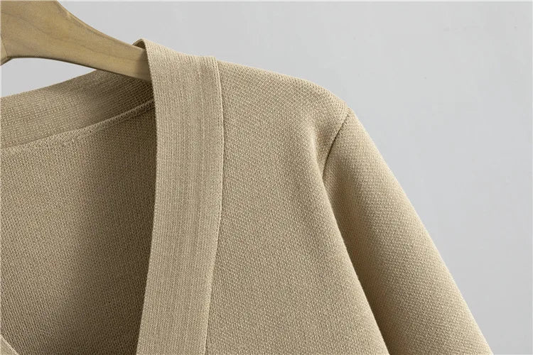 Conjunto Feminino Elegante em Tricô – Cardigan de Botões e Calça de Cintura Alta com Perna Larga