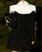 Vestido A-Line com Paetês e Bordado – Manga Longa, Gola Lapela e Design Bicolor