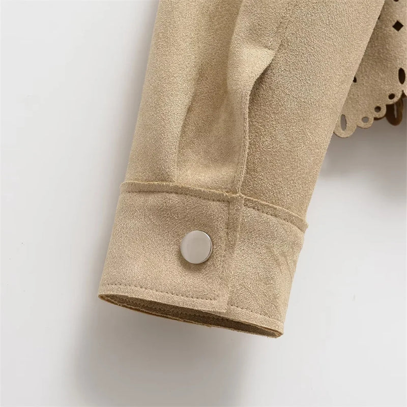 Casaco com Detalhes Vazados – Sofisticação Atemporal e Design Autoral