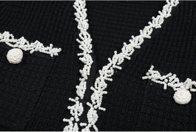 Vestido Bicolor – Decote V, Manga Longa, Slim Fit com Bolsos Bordados