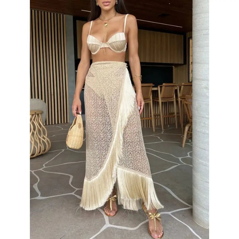 Conjunto de Biquíni com Saia de Praia e Franjas de Crochê